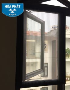 Lắp đặt lưới chống muỗi an toàn, chất lượng