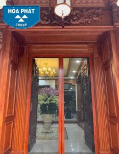 Lắp đặt cửa lưới chống muỗi ở phòng khách