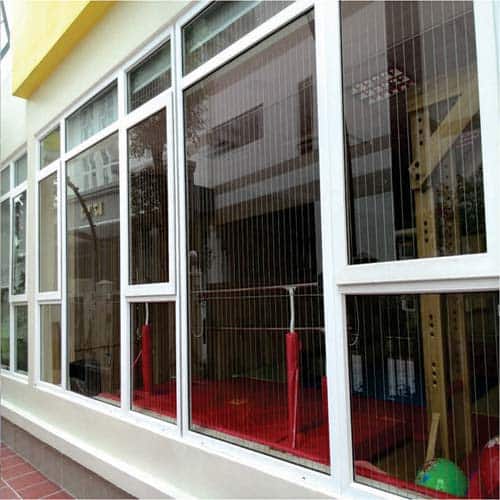 cửa lưới trường học